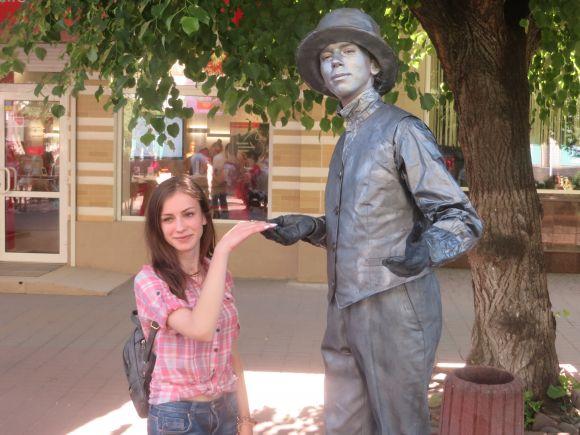 "Живі" скульптури і новий путівник: як у Хмельницькому відкривали туристичний сезон, фото №13 на сайті vsim.ua