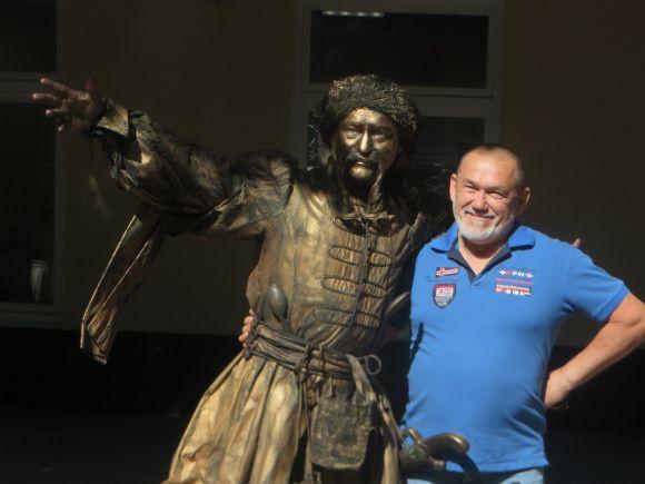 "Живі" скульптури і новий путівник: як у Хмельницькому відкривали туристичний сезон, фото №15 на сайті vsim.ua