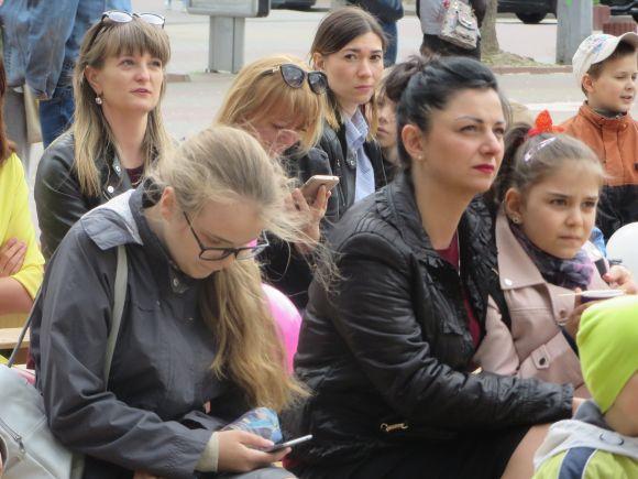 Вистава просто неба і розваги для дітей: 25 фото з Дня матері у Хмельницькому, фото №24 на сайті vsim.ua