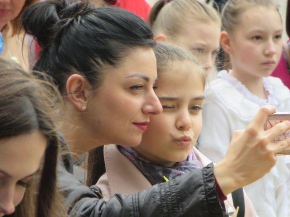 Вистава просто неба і розваги для дітей: 25 фото з Дня матері у Хмельницькому, фото №15 на сайті vsim.ua