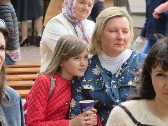 Вистава просто неба і розваги для дітей: 25 фото з Дня матері у Хмельницькому, фото №13 на сайті vsim.ua