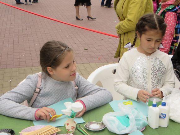 Вистава просто неба і розваги для дітей: 25 фото з Дня матері у Хмельницькому, фото №19 на сайті vsim.ua