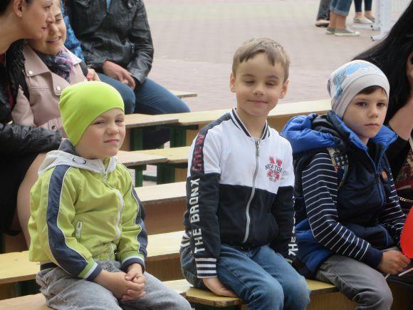 Вистава просто неба і розваги для дітей: 25 фото з Дня матері у Хмельницькому, фото №11 на сайті vsim.ua