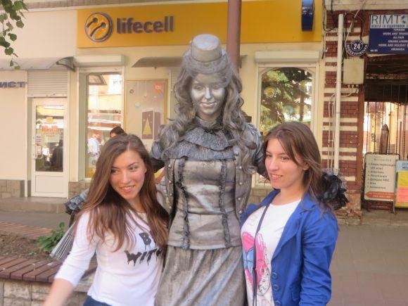 "Живі" скульптури і новий путівник: як у Хмельницькому відкривали туристичний сезон, фото №11 на сайті vsim.ua