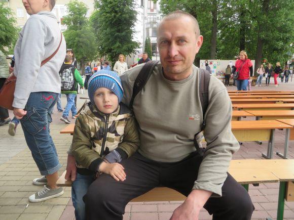 Вистава просто неба і розваги для дітей: 25 фото з Дня матері у Хмельницькому, фото №5 на сайті vsim.ua