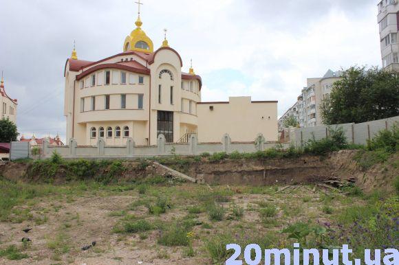 Мешканці Симоненка блокують будівництво багатоповерхівки поряд з церквою, фото №2 на сайті 20minut.ua