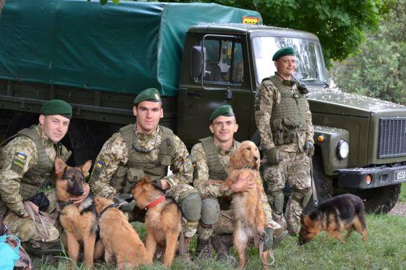 Тренування собак та відбитки пальців. Якою у Кам’янці була ярмарка правоохоронних професій (ФОТО), фото №4 на сайті 20minut.ua