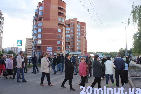 Новини Тернополя - фото з Мешканці "Аляски" перекривали дорогу. Без конфліктів не обійшлося Мешканці "Аляски" перекривали дорогу. Без конфліктів не обійшлося, фото №2 на сайті 20minut.ua