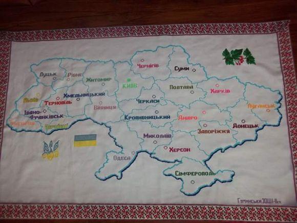 В сільській школі на Теребовлянщині вишили метрову карту України, фото №1 на сайті 20minut.ua
