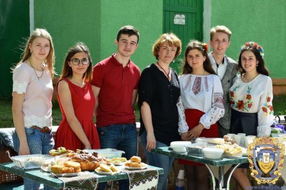Новини Тернополя - фото з У Тернополі іноземці презентували кухні народів світу У Тернополі іноземці презентували кухні народів світу, фото №3 на сайті 20minut.ua