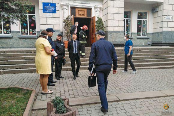 У школі №3 “розлили ртуть”: евакуювали 800 учнів та вчителів, фото №2 на сайті 20minut.ua