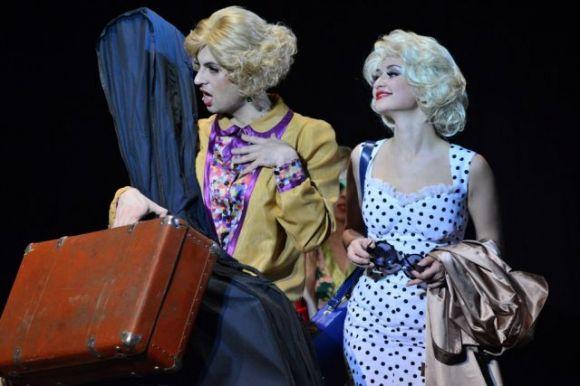 Новини Вінниці - фото з Для тех, кто любит погорячее! Винница впервые увидит мюзикл-легенду «В джазе только девушки» Для тех, кто любит погорячее! Винница впервые увидит мюзикл-легенду «В джазе только девушки», фото №12 на сайті 20minut.ua