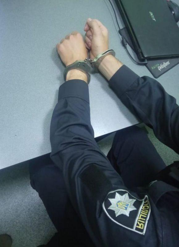 Новини Житомира - фото з У Житомирі СБУ затримала на хабарі патрульного поліції У Житомирі СБУ затримала на хабарі патрульного поліції, фото №2 на сайті 20minut.ua