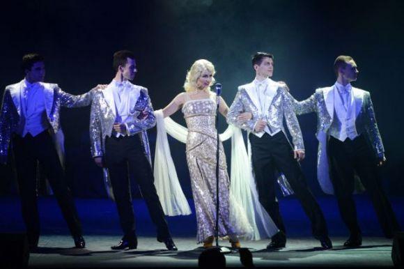 Новини Вінниці - фото з Для тех, кто любит погорячее! Винница впервые увидит мюзикл-легенду «В джазе только девушки» Для тех, кто любит погорячее! Винница впервые увидит мюзикл-легенду «В джазе только девушки», фото №7 на сайті 20minut.ua