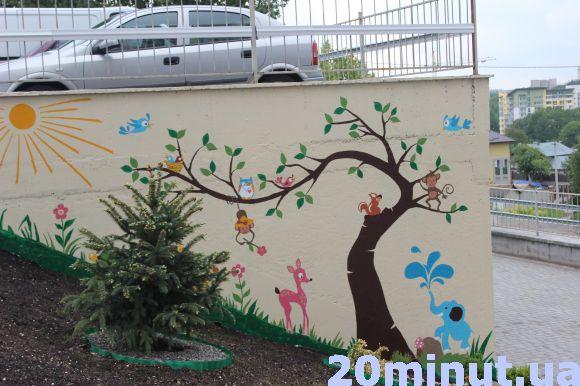 Мешканці Золотогірської зібрали 5 тисяч гривень і прикрасили свій двір, фото №1 на сайті 20minut.ua