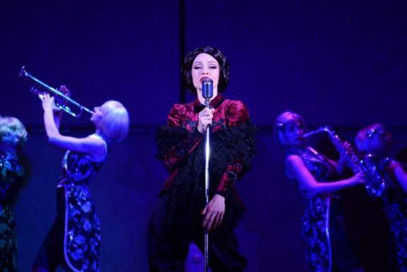 Новини Вінниці - фото з Для тех, кто любит погорячее! Винница впервые увидит мюзикл-легенду «В джазе только девушки» Для тех, кто любит погорячее! Винница впервые увидит мюзикл-легенду «В джазе только девушки», фото №10 на сайті 20minut.ua