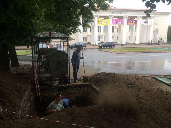 Новини Хмельницького - фото з Сміттєві баки зариють під землю. Хмельницький витратив півмільйона на нову технологію збору відходів Сміттєві баки зариють під землю. Хмельницький витратив півмільйона на нову технологію збору відходів, фото №3 на сайті vsim.ua