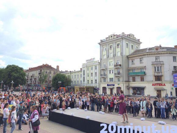 На Театральному майдані дефілювали особливі моделі, фото №6 на сайті 20minut.ua