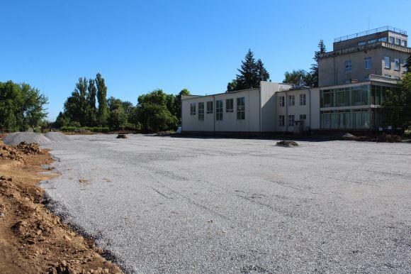 За 19 мільйонів гривень будують футбольне поле біля Палацу дітей та юнацтва, фото №1 на сайті 20minut.ua