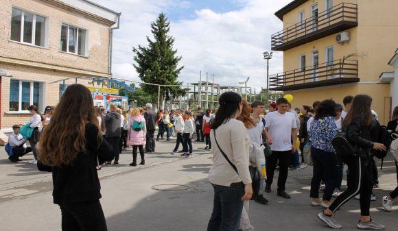 Новини Кам'янця-Подільського - фото з День міста із рекордом України – у Кам’янці 3 000 людей сформували живий герб (РЕПОРТАЖ) День міста із рекордом України – у Кам’янці 3 000 людей сформували живий герб (РЕПОРТАЖ), фото №1 на сайті 20minut.ua