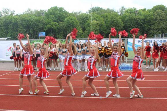 У парку Горького пройшов чемпіонат груп підтримки. Наші отримали «золото» і «срібло», фото №2 на сайті 20minut.ua