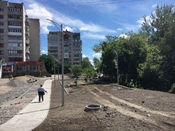 Новини Вінниці - фото з Відеоспостереження та велодоріжки: на «Мрії» триває реконструкція скверу Відеоспостереження та велодоріжки: на «Мрії» триває реконструкція скверу, фото №1 на сайті 20minut.ua