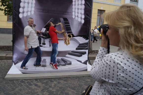 Новини Вінниці - фото з Янголи з грошима та інші фотолокації. Як виглядала Соборна в День Європи Янголи з грошима та інші фотолокації. Як виглядала Соборна в День Європи, фото №3 на сайті 20minut.ua