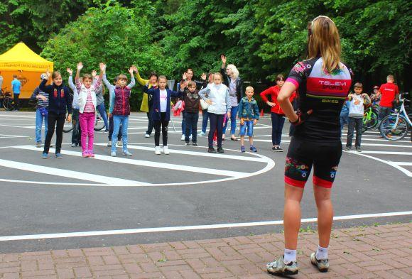 Новини Вінниці - фото з У Центральному парку презентували муніципальну велошколу для дітей У Центральному парку презентували муніципальну велошколу для дітей, фото №12 на сайті 20minut.ua