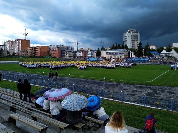 Новини Кам'янця-Подільського - фото з День міста із рекордом України – у Кам’янці 3 000 людей сформували живий герб (РЕПОРТАЖ) День міста із рекордом України – у Кам’янці 3 000 людей сформували живий герб (РЕПОРТАЖ), фото №6 на сайті 20minut.ua