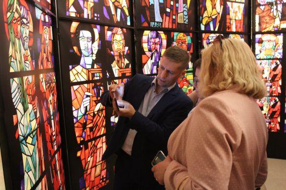 Новини Вінниці - фото з Храм світла: у вінницьких катакомбах відкрили виставку вітражів Храм світла: у вінницьких катакомбах відкрили виставку вітражів, фото №6 на сайті 20minut.ua