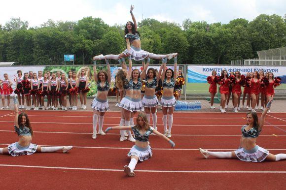 У парку Горького пройшов чемпіонат груп підтримки. Наші отримали «золото» і «срібло», фото №6 на сайті 20minut.ua