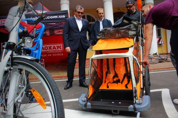 Новини Вінниці - фото з У Центральному парку презентували муніципальну велошколу для дітей У Центральному парку презентували муніципальну велошколу для дітей, фото №3 на сайті 20minut.ua