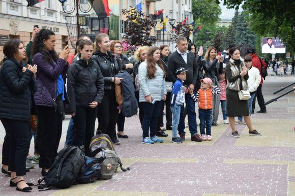 Десятки тернополян послухали світові хіти, фото №1 на сайті 20minut.ua
