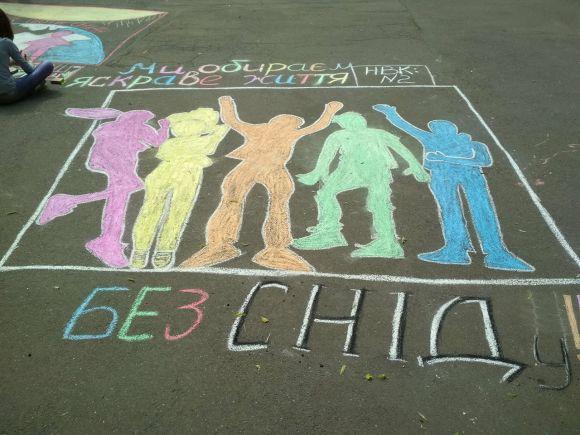 Новини Вінниці - фото з У Центральному парку перевіряють на ВІЛ. На залвокзалі виявили двох інфікованих У Центральному парку перевіряють на ВІЛ. На залвокзалі виявили двох інфікованих, фото №5 на сайті 20minut.ua