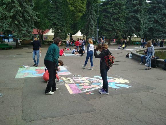 Новини Вінниці - фото з У Центральному парку перевіряють на ВІЛ. На залвокзалі виявили двох інфікованих У Центральному парку перевіряють на ВІЛ. На залвокзалі виявили двох інфікованих, фото №1 на сайті 20minut.ua
