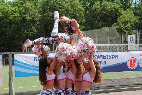 У парку Горького пройшов чемпіонат груп підтримки. Наші отримали «золото» і «срібло», фото №3 на сайті 20minut.ua