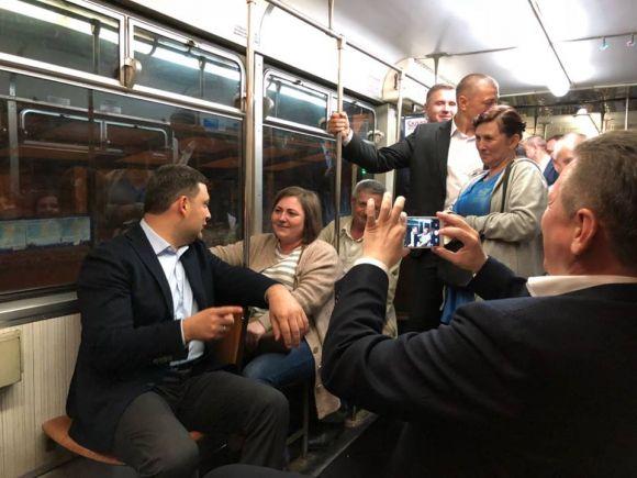 Володимир Гройсман з Дня Європи добирався вінницьким трамваєм (ФОТО), фото №1 на сайті 20minut.ua