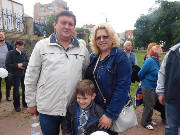 Новини Хмельницького - фото з Хода за сімейні цінності у Хмельницькому: хто йшов у колоні C:\Users\Користувач\Desktop\Храм\DSCN8390.JPG