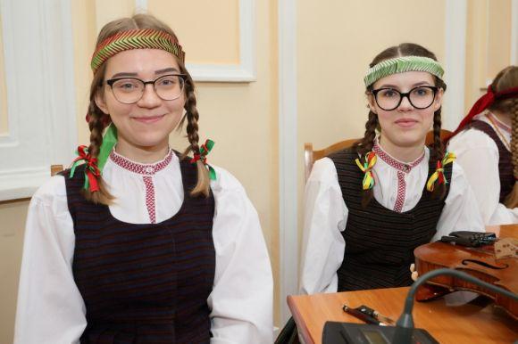 Сесійна зала на день перетворилася на танцювальну, фото №2 на сайті 20minut.ua