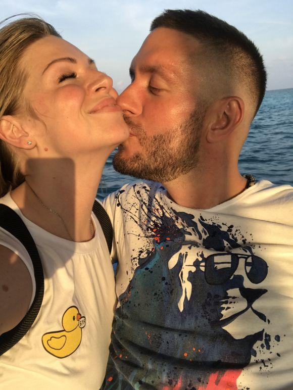 Новини Вінниці - фото з Удвох на Мальдівах! Продюсер «ТІК» Олег Збаращук і зірка «Дизель Шоу» Яна Глущенко влаштували собі другий «медовий тиждень» Удвох на Мальдівах! Продюсер «ТІК» Олег Збаращук і зірка «Дизель Шоу» Яна Глущенко влаштували собі другий «медовий тиждень», фото №1 на сайті 20minut.ua