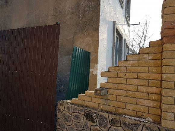 Новини Вінниці - фото з Вороже сусідство на П’ятничанах: спалили машину і постріляли вікна Вороже сусідство на П’ятничанах: спалили машину і постріляли вікна, фото №4 на сайті 20minut.ua