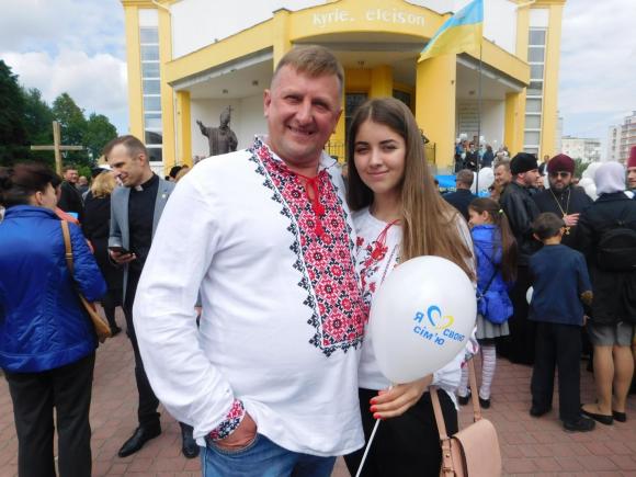 Новини Хмельницького - фото з Хода за сімейні цінності у Хмельницькому: хто йшов у колоні C:\Users\Користувач\Desktop\Храм\DSCN8373.JPG