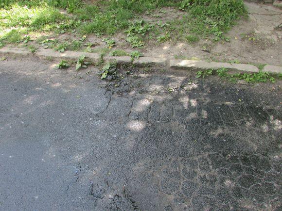 Новини Козятина - фото з Дорогу на стадіон зробили аби як Дорогу на стадіон зробили аби як, фото №6 на сайті 20minut.ua
