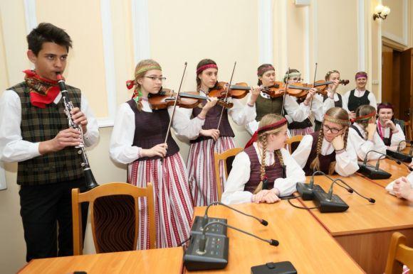 Сесійна зала на день перетворилася на танцювальну, фото №4 на сайті 20minut.ua
