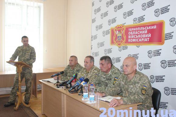 У військкоматі розповіли, що з призовником, який випав з вікна військкомату, фото №1 на сайті 20minut.ua