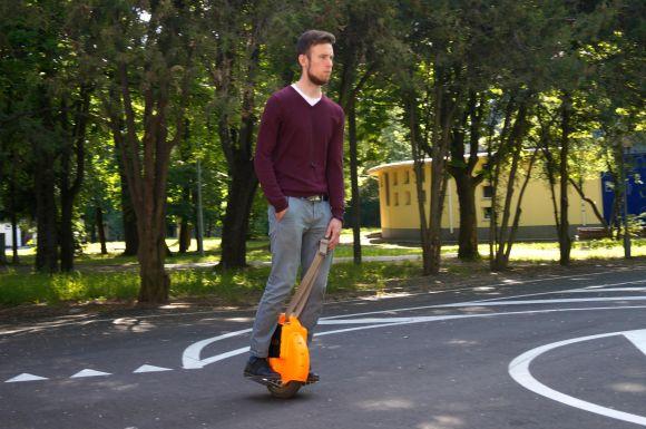 Новини Вінниці - фото з Проїхали на моноколесі з центру до залізничного вокзалу. Як воно? Проїхали на моноколесі з центру до залізничного вокзалу. Як воно?, фото №12 на сайті 20minut.ua