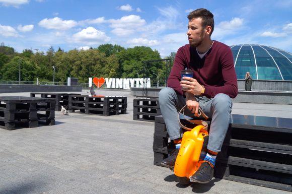 Новини Вінниці - фото з Проїхали на моноколесі з центру до залізничного вокзалу. Як воно? Проїхали на моноколесі з центру до залізничного вокзалу. Як воно?, фото №4 на сайті 20minut.ua