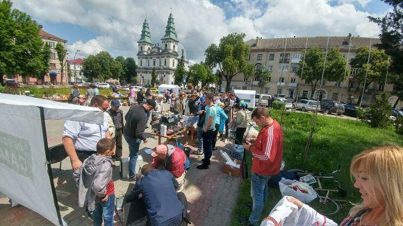 Новини Тернополя - фото з Сім «гаражних розпродажів» - вісім автомобілів в АТО Сім «гаражних розпродажів» - вісім автомобілів в АТО, фото №1 на сайті 20minut.ua