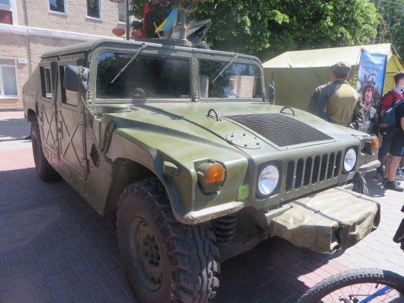 Новини Хмельницького - фото з Показ техніки на Проскурівській. Можна вдягнути бронежилет і залізти в танк Показ техніки на Проскурівській. Можна вдягнути бронежилет і залізти в танк, фото №6 на сайті vsim.ua