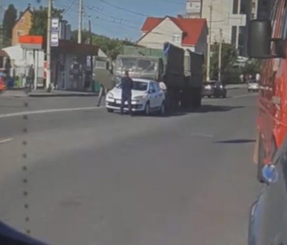 Новини Вінниці - фото з Вінниця 21 травня: ДТП на Брацлавській, сміття у каналізації та незаконна будівля Вінниця 21 травня: ДТП на Брацлавській, сміття у каналізації та незаконна будівля, фото №1 на сайті 20minut.ua